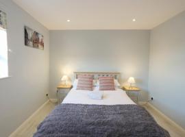 A picture of the hotel: Stylish apartment close to Causeway Coast & Glens