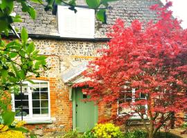 Foto di Hotel: Historic, traditional & Spacious Wiltshire Cottage