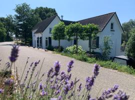 A picture of the hotel: Luxury Guest House - Eik aan de dijk