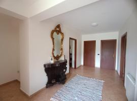 Agriturismo Sant'Anna Ortì in oliveta biologica con vista sullo Stretto di Messina, hotel in Orti