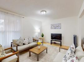 Hotel Photo: Modern bright cozy 3bed 3bath Vacation house in Ajax, greater Toronto area GTA, ON, Canada