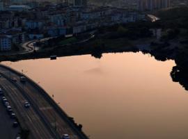 ホテル写真: Sea and lake view in Maltepe