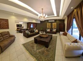 Luxury holiday villas in Bahrain for Families, hotel din Bārbār