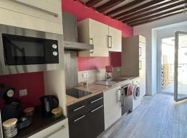 A picture of the hotel: Appartement plein de charme