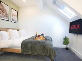 Hotel Foto: Central Buckingham Apartment #5 with Free Parking, Pool Table, Fast Wifi and Smart TV with Netflix by Yoko Property