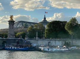 Foto di Hotel: Péniche de charme au pont Alexandre III