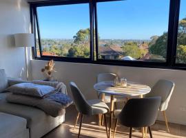 A picture of the hotel: 1 Bedroom Apartment Drummoyne - water views