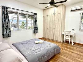 Hotel Foto: Corner Homestay with Garden and Private Parking