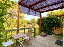 酒店照片: Appartement avec terrasse arborée proche LOURMARIN