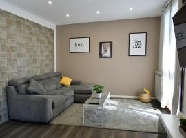 รูปภาพของโรงแรม: New LOFT free WI-FI & free parking [Milano-Linate]