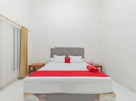 RedDoorz near GOR Parenggean