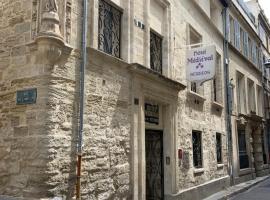 A picture of the hotel: Hôtel Le Médiéval Palais des Papes