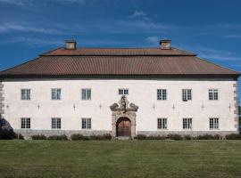 होटल की एक तस्वीर: Lägenhet i slott från 1600-talet