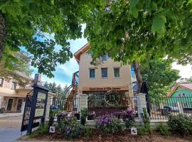 Guest House & Villa Astoma，位于帕兰加的酒店