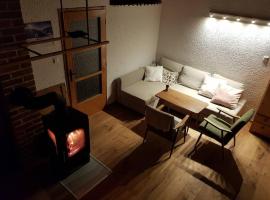 מלון צילום: Rustical cottage with indoor fireplace