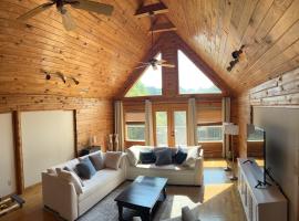 Hotel Photo: Lakefront-Private-Huge Log Cabin