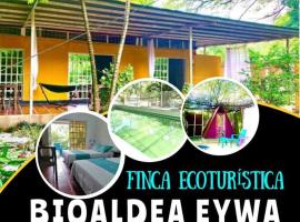 รูปภาพของโรงแรม: Finca turisrica bioaldea eywa todo un oasis