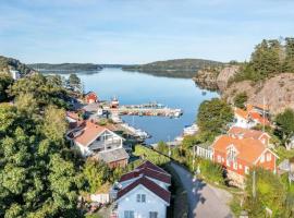 รูปภาพของโรงแรม: Vacker gård i närheten av HAVET / Slussen