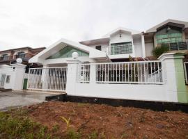 Hotel fotografie: Semi Detached House High Residential Area Batu Kawa New Township 4BR By Natol Homestay-Sydney