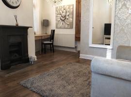 A picture of the hotel: Cosy Corner Cottage - Simple2let Serviced Apartments