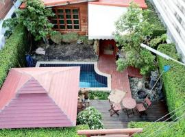 Hotel foto: Aran Cottage Ngamwongwan The Pool Villa in japanese Garden