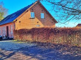 Hotel Photo: Quiet and cozy apartment close to nature in villa.