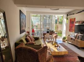Fotos de Hotel: Green garden apartment with shelter room