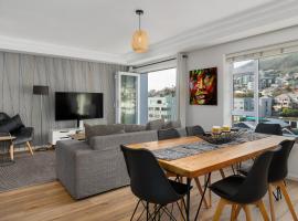 รูปภาพของโรงแรม: La Fayette Top Floor Apartment