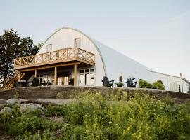 A picture of the hotel: O'Halloran House- Feathered Acres Learning Farm & Inn