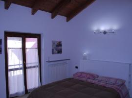 Hotel Photo: Mansarda a Comignago