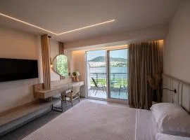 Paralimnio Suites