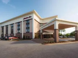 Hampton Inn Meridian، فندق في ميريديان