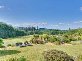 Zdjęcie hotelu: Rainier Home on 20 Acres with Blueberry Farm!