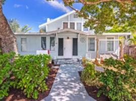 Hotel fotoğraf: Vintage Coastal Cottage (7bed/3bath) 2-stories