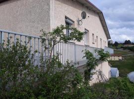 호텔 사진: Gîte Saint-Romain-en-Jarez, 3 pièces, 4 personnes - FR-1-496-295