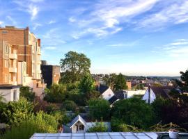 Fotos de Hotel: Calm, green & birdsong near the city center