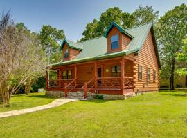 Hotel Photo: Secluded Oakland Cabin with Private Yard!