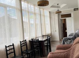 Manoni Ratiani's Hostel，位于Soli的酒店