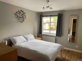 Hotel Photo: Spacious Ground Floor 2 Bed by Lains Lettings