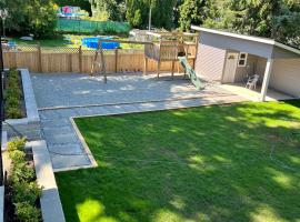 Hotel Foto: Brand New 2BR Suite with Mini Golf, Children Play Area, and Stunning Patio in Aldergrove