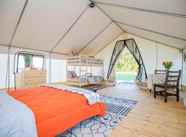 Hotel Foto: Yellowstone Glamping Tent