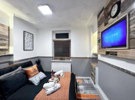 Hotel Photo: Rustic Rhondda Retreat with Hot Tub & Sauna - Ystrad