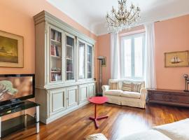 Hotel kuvat: Stibbert & Statuto Elegant Flat with Balcony