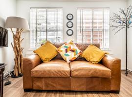 Hotel foto: Pass the Keys Stylish family home central Topsham with parking