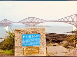 รูปภาพของโรงแรม: 3 Bedroom harbourside apartment, Queensferry, 10 miles from Edinburgh