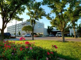 รูปภาพของโรงแรม: DoubleTree by Hilton Wichita Airport