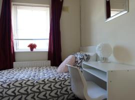 호텔 사진: Females Only - Private Bedrooms in Dublin