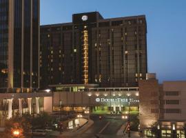 Hotel fotoğraf: DoubleTree by Hilton Hotel & Executive Meeting Center Omaha-Downtown