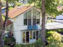 Foto di Hotel: 25 Min to the Center - 220 m2 Artist's House South of Munich - for Vacation or Great Workshops