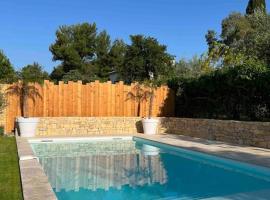 Hotel Photo: Belle villa typique du sud avec grande piscine